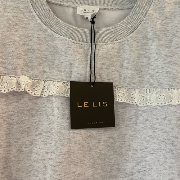 Le Lis Light Gray Crewneck Sweat Set with White Lace Trim- shirt and pants NWT - Picture 2 of 14